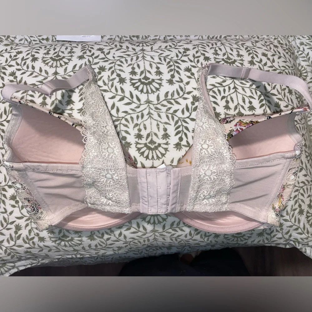 Cacique Pink Floral Lace‎ Underwire Bra